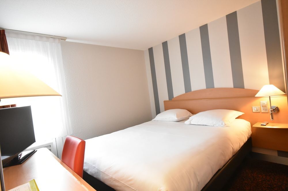 Logis Hotel L'Oree De Chartres - Barjouville Dış mekan fotoğraf