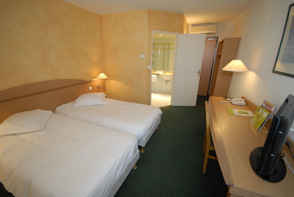 Logis Hotel L'Oree De Chartres - Barjouville Dış mekan fotoğraf