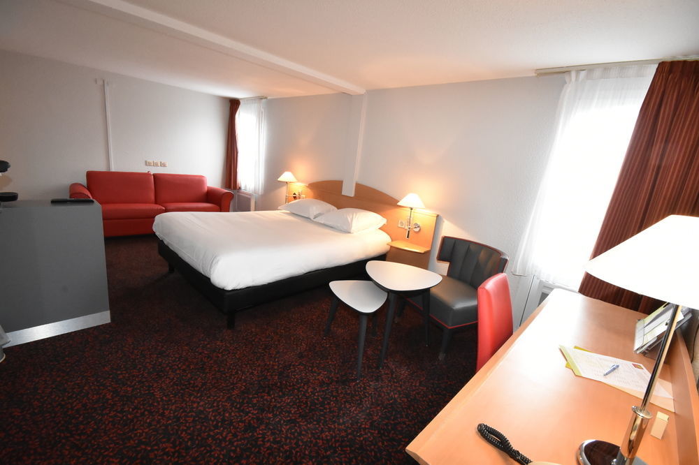 Logis Hotel L'Oree De Chartres - Barjouville Dış mekan fotoğraf