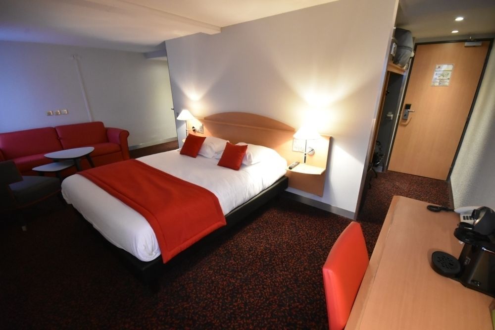 Logis Hotel L'Oree De Chartres - Barjouville Dış mekan fotoğraf