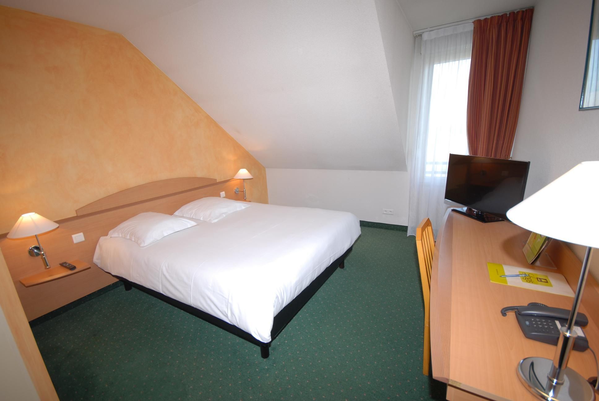 Logis Hotel L'Oree De Chartres - Barjouville Dış mekan fotoğraf