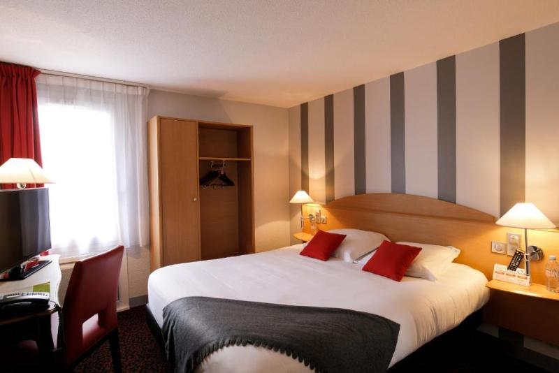 Logis Hotel L'Oree De Chartres - Barjouville Dış mekan fotoğraf