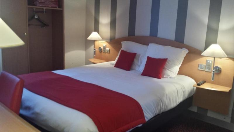 Logis Hotel L'Oree De Chartres - Barjouville Dış mekan fotoğraf
